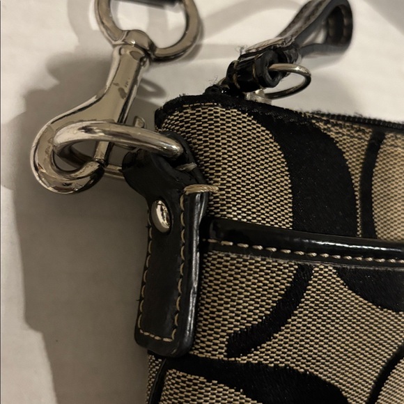 Coach Signature Swing Crossbody Purse - Picture 3 of 9